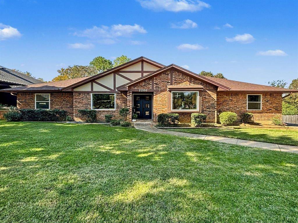 Arlington, TX 76013,2200 Midhurst Drive