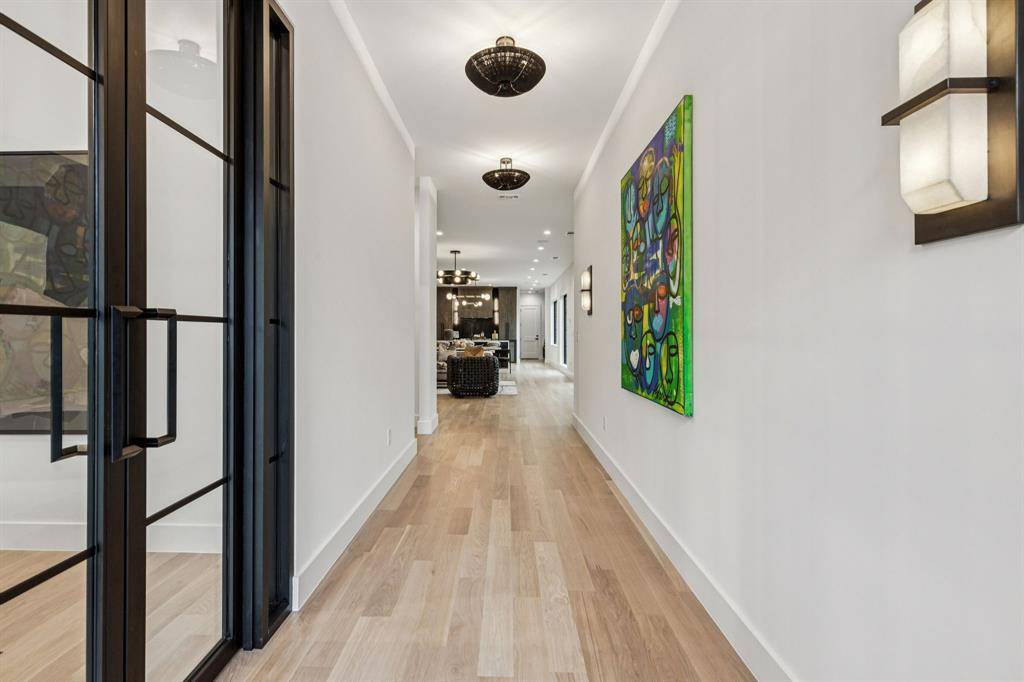 Dallas, TX 75209,7707 Robin Road