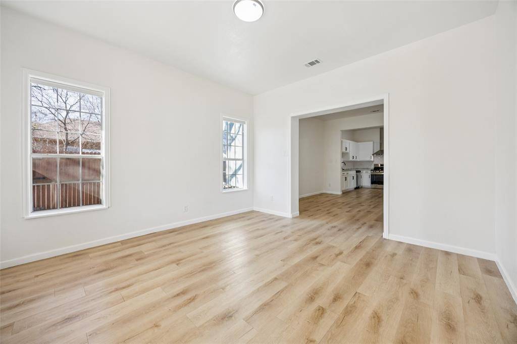 Dallas, TX 75208,915 Centre Street