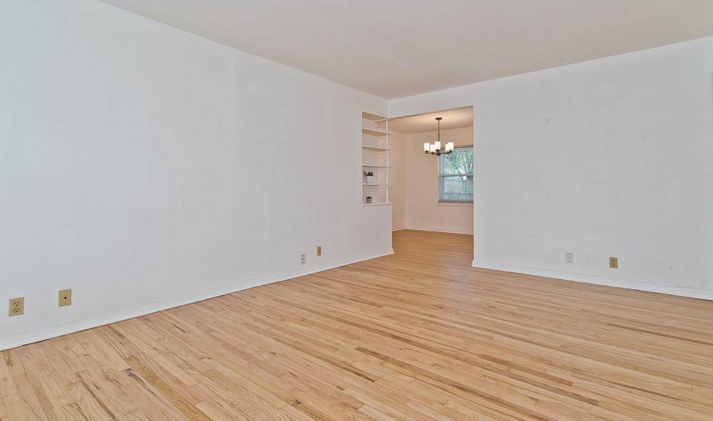 Dallas, TX 75218,11717 Fernald Avenue