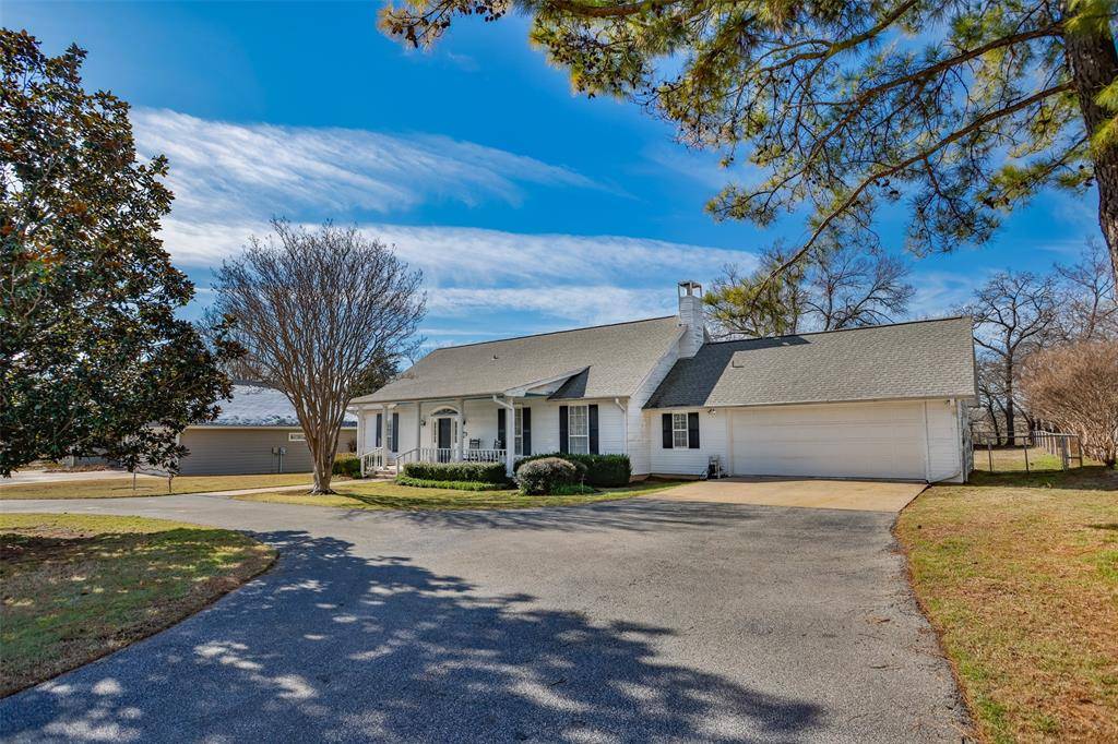 Lake Kiowa, TX 76240,128 San Chez Drive