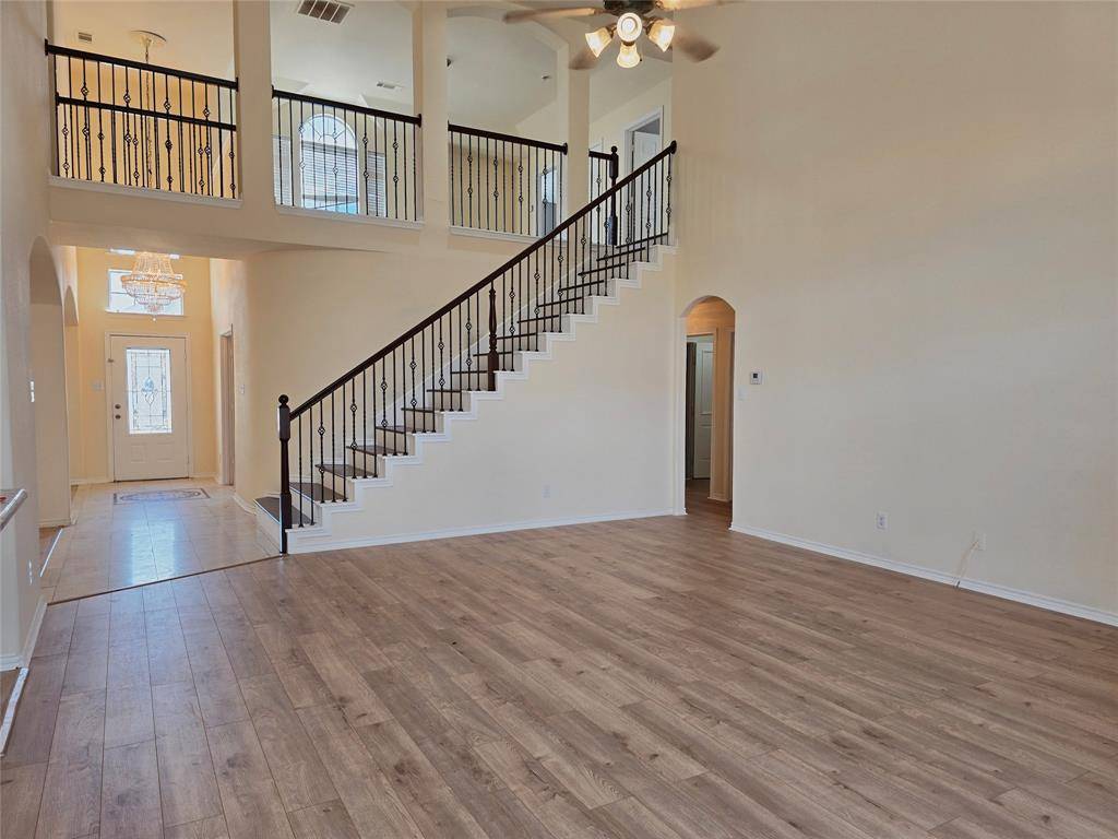 Grand Prairie, TX 75052,5207 W Cove Way