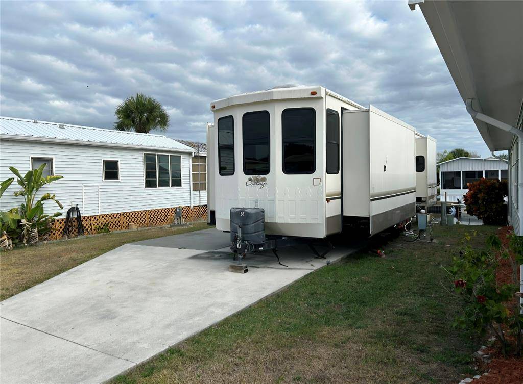 Okeechobee, FL 34974,18 Shell Rd