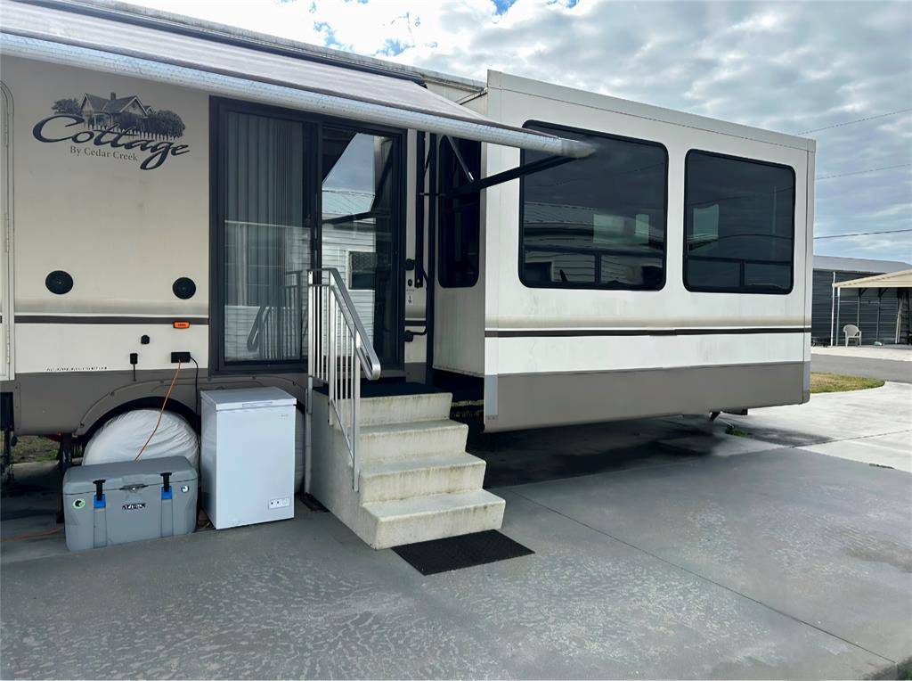 Okeechobee, FL 34974,18 Shell Rd