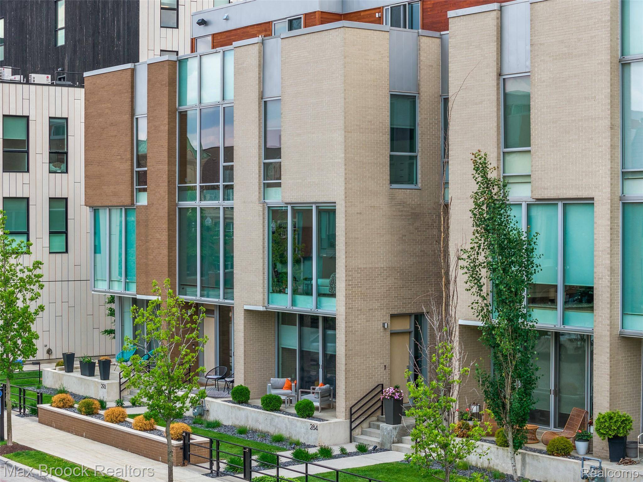 Detroit, MI 48201,284 Alfred ST