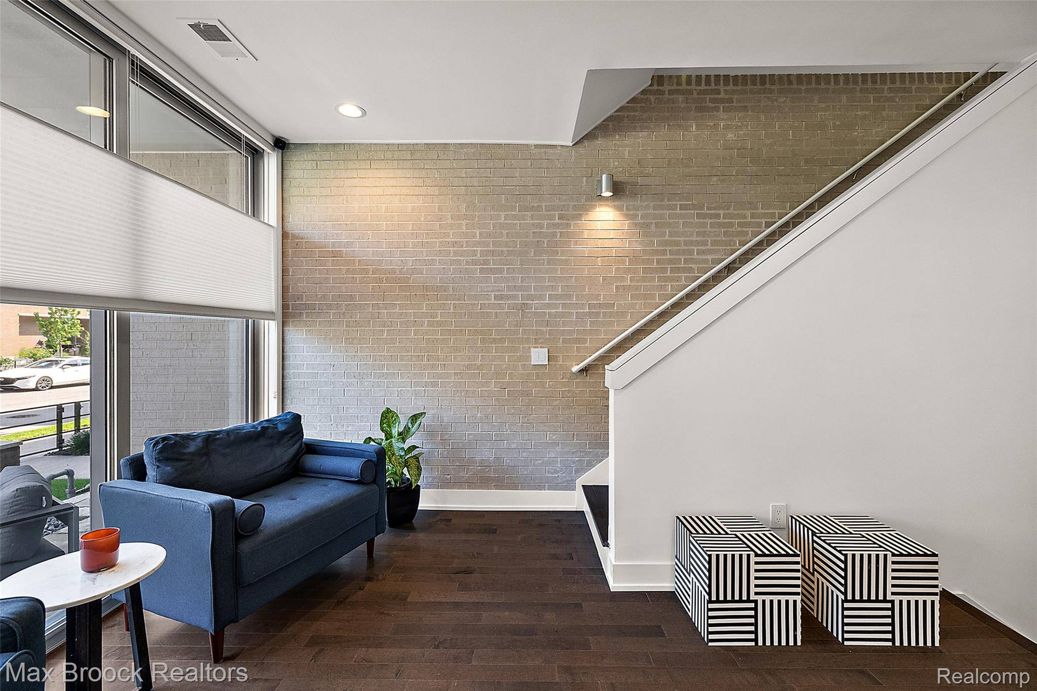 Detroit, MI 48201,284 Alfred ST