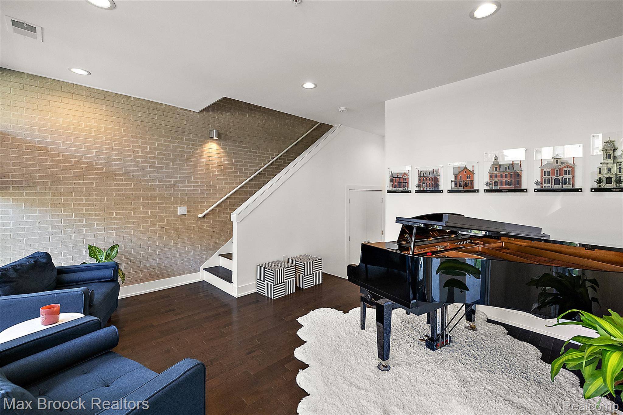 Detroit, MI 48201,284 Alfred ST