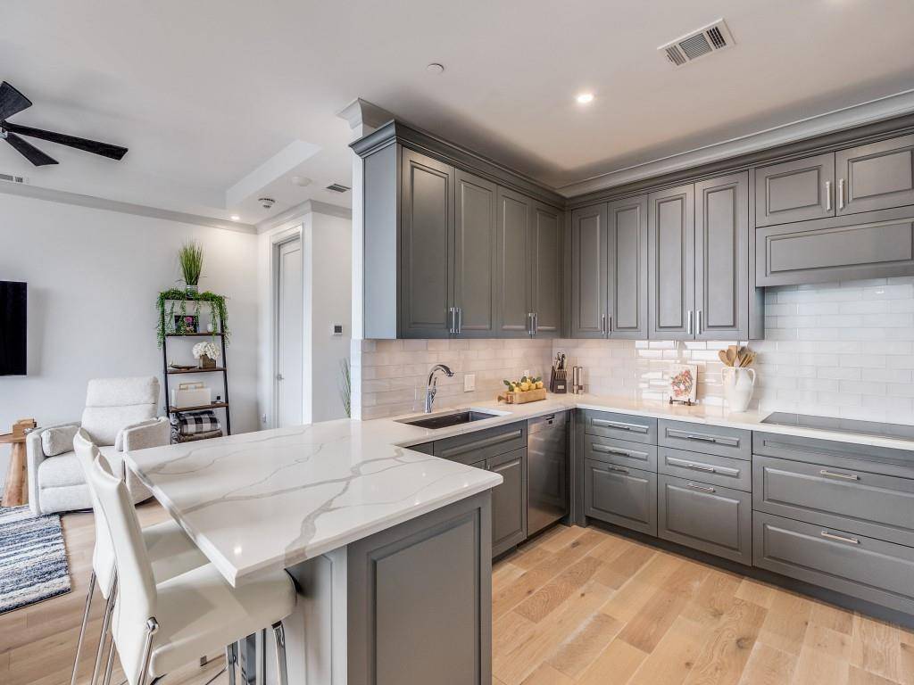 Dallas, TX 75225,5909 Luther Lane #2301