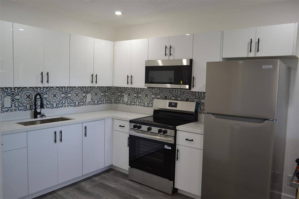 Pompano Beach, FL 33060,940 NW 8th Ave