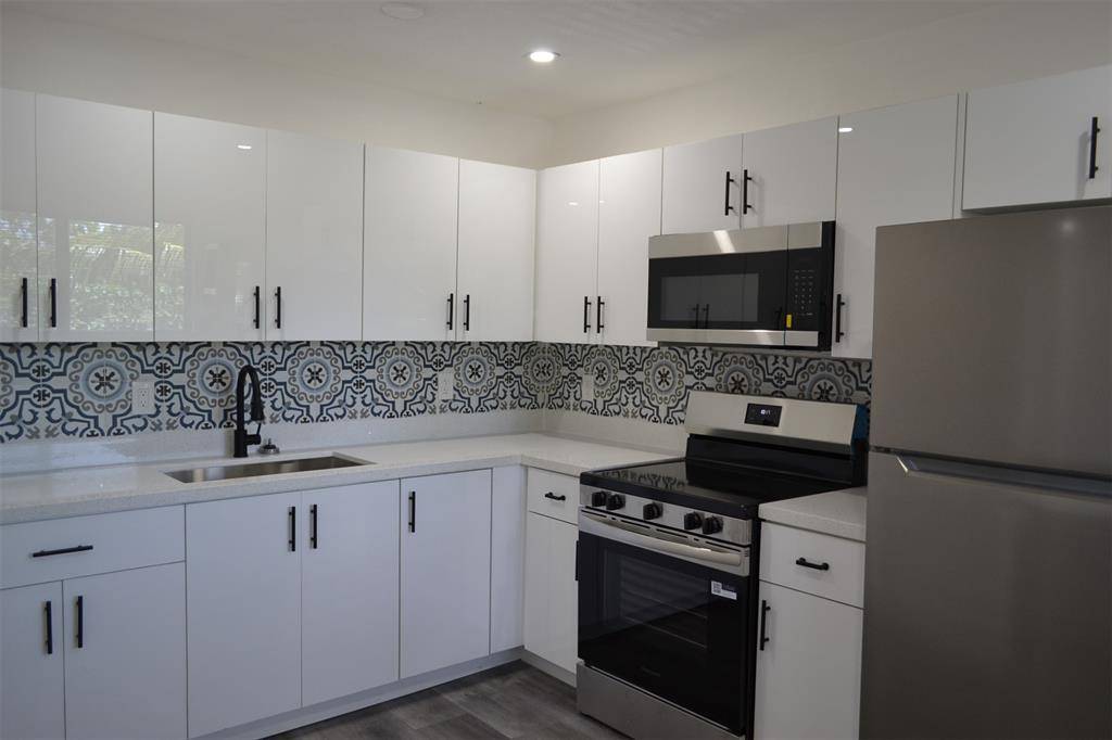 Pompano Beach, FL 33060,940 NW 8th Ave