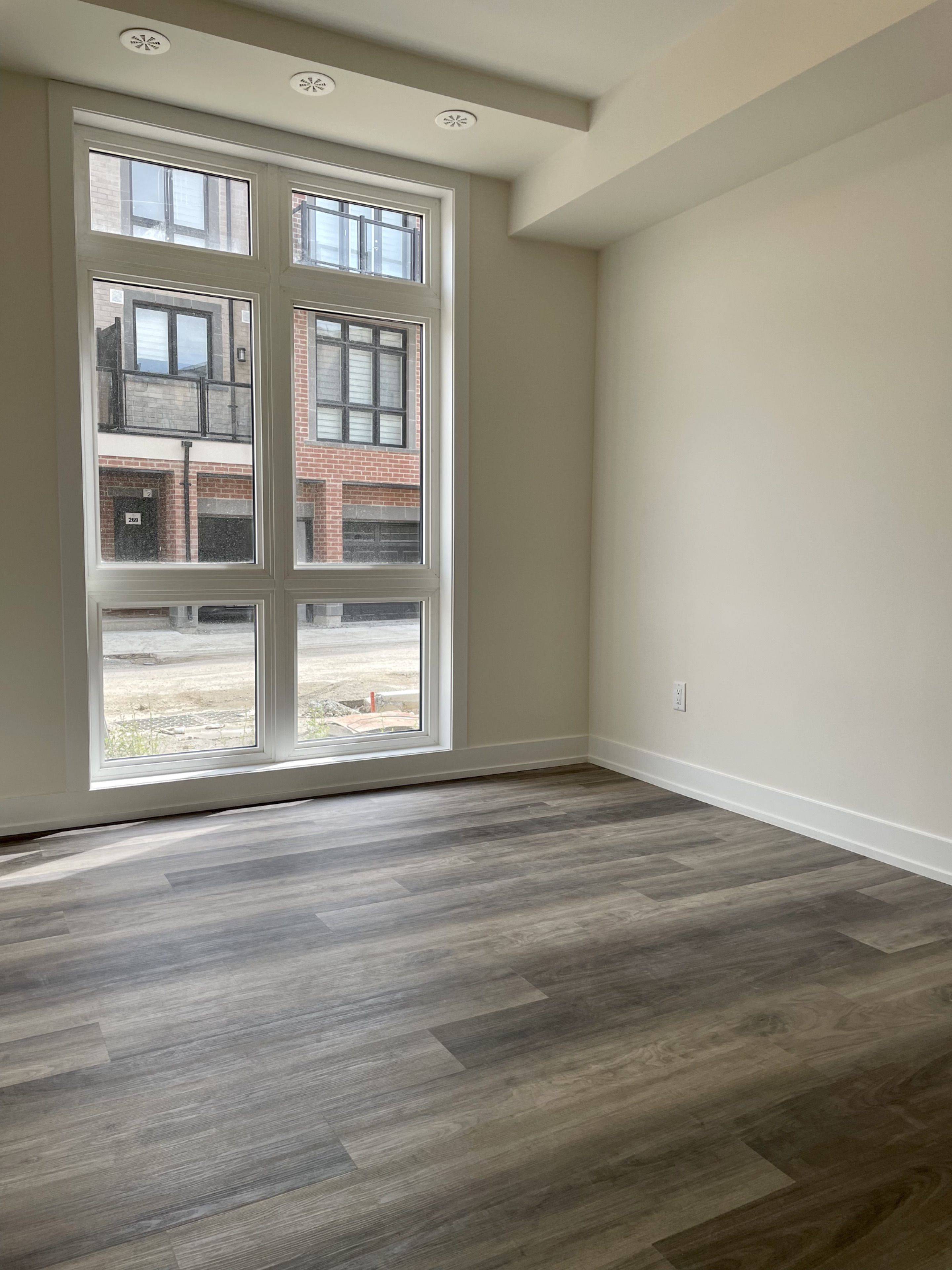 Richmond Hill, ON L4E 4E1,12860 Yonge ST #6