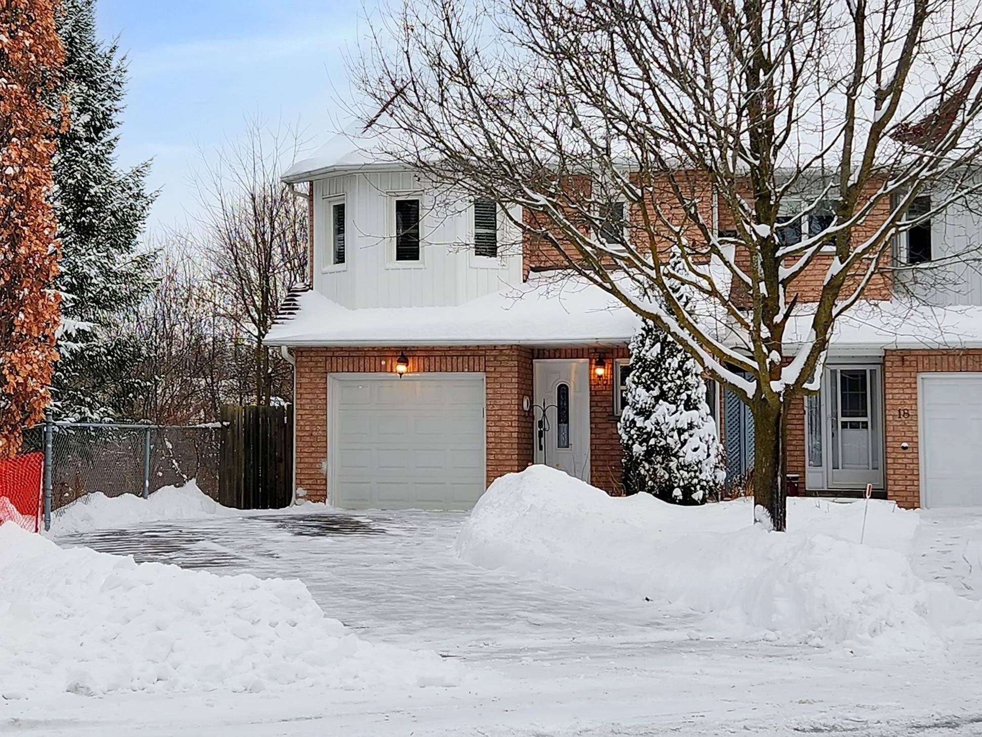 East Gwillimbury, ON L9N 1R7,16 Royal Cedar CT