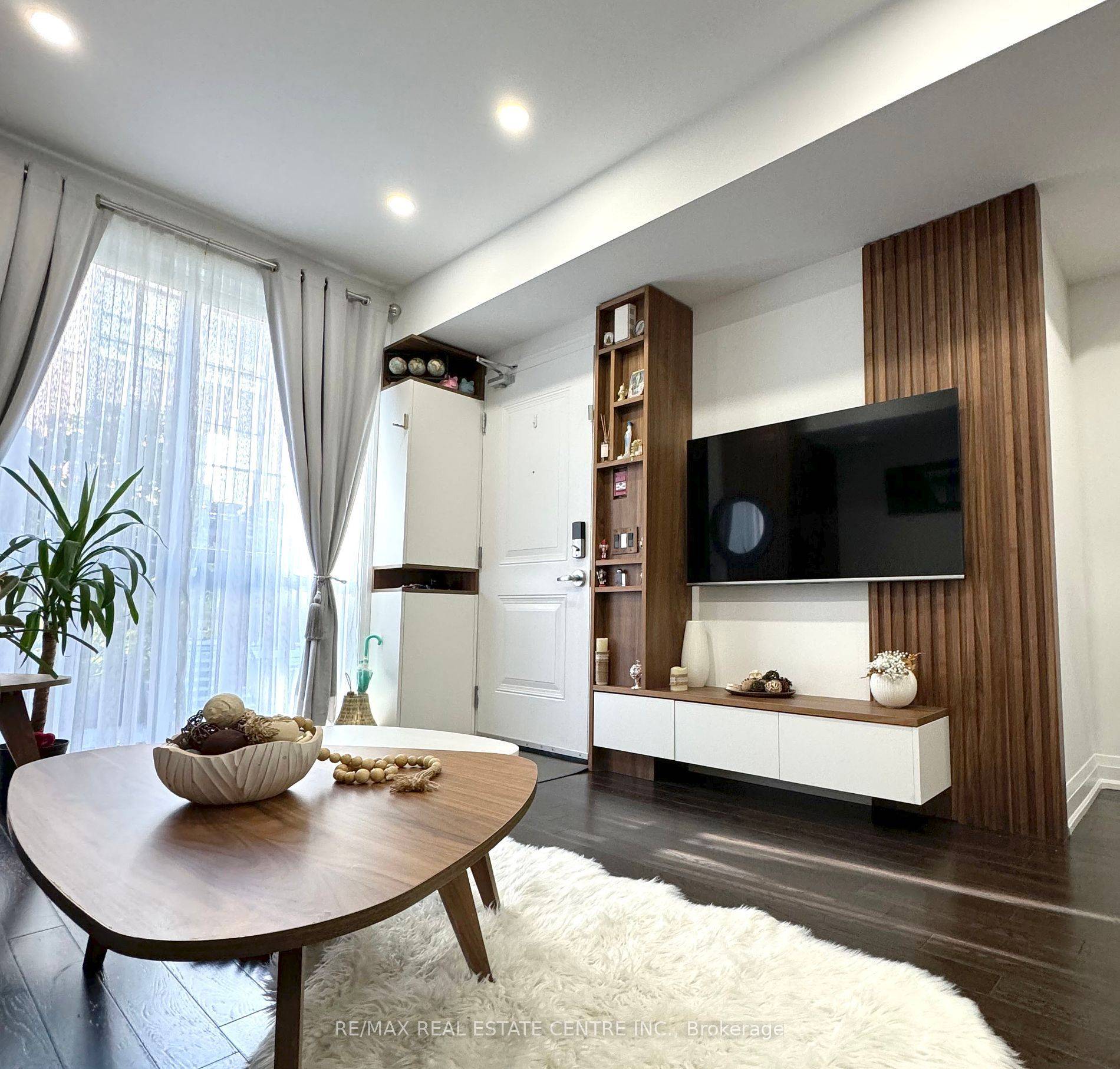 Milton, ON L9T 9K8,1210 Main ST E #107