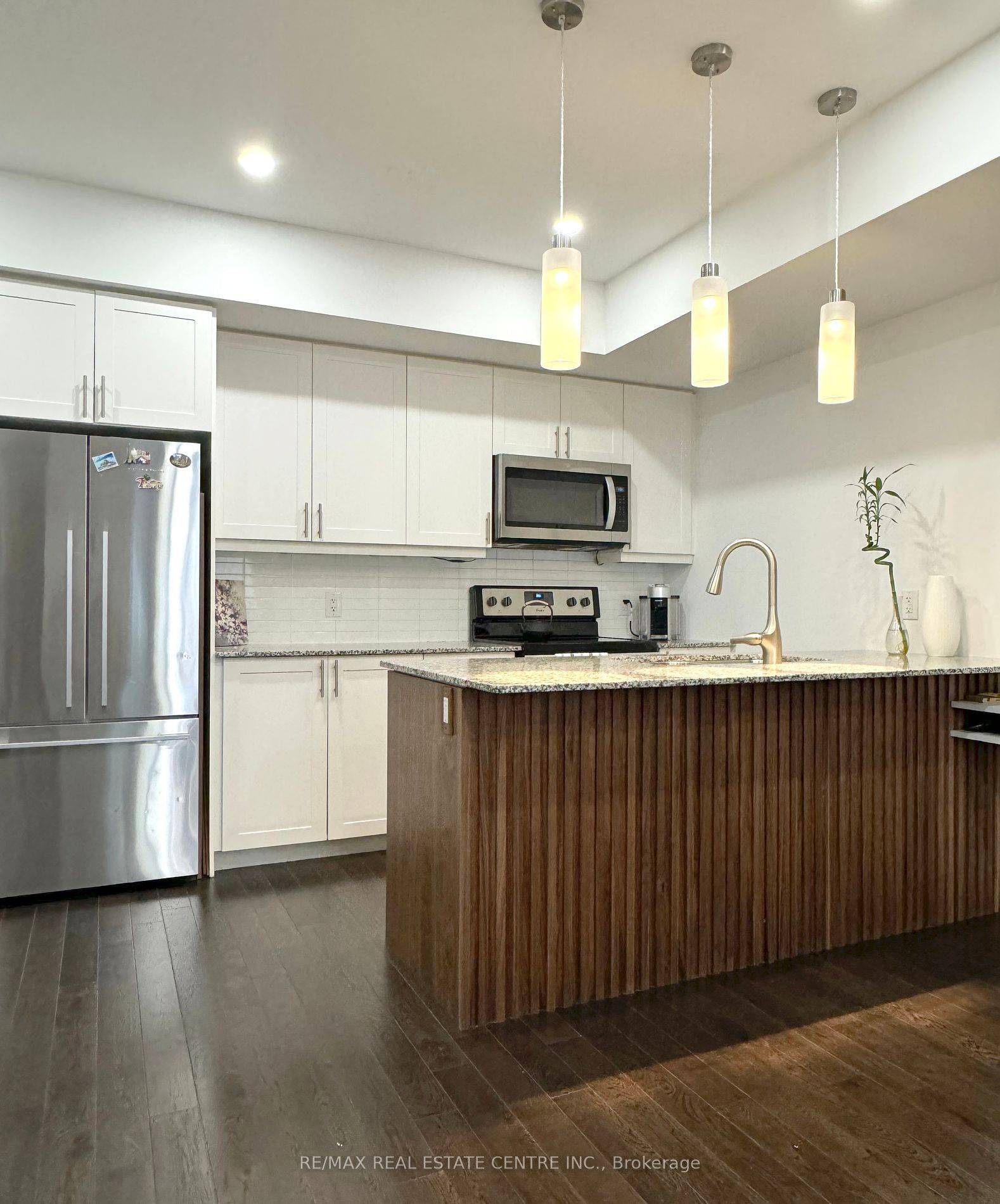 Milton, ON L9T 9K8,1210 Main ST E #107