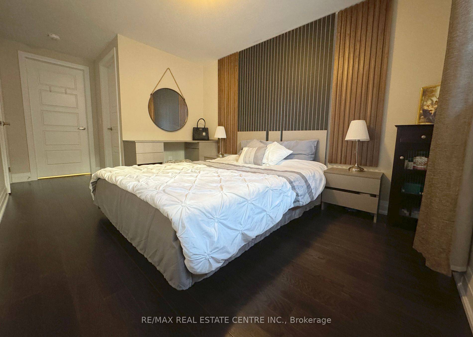 Milton, ON L9T 9K8,1210 Main ST E #107