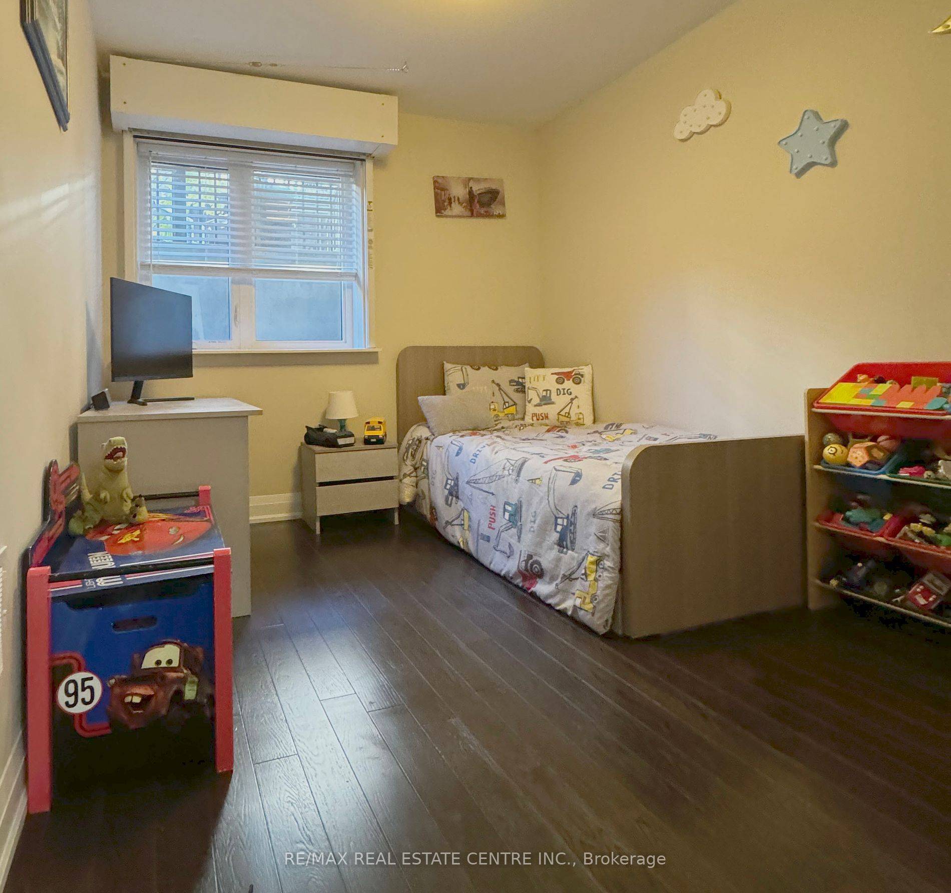 Milton, ON L9T 9K8,1210 Main ST E #107