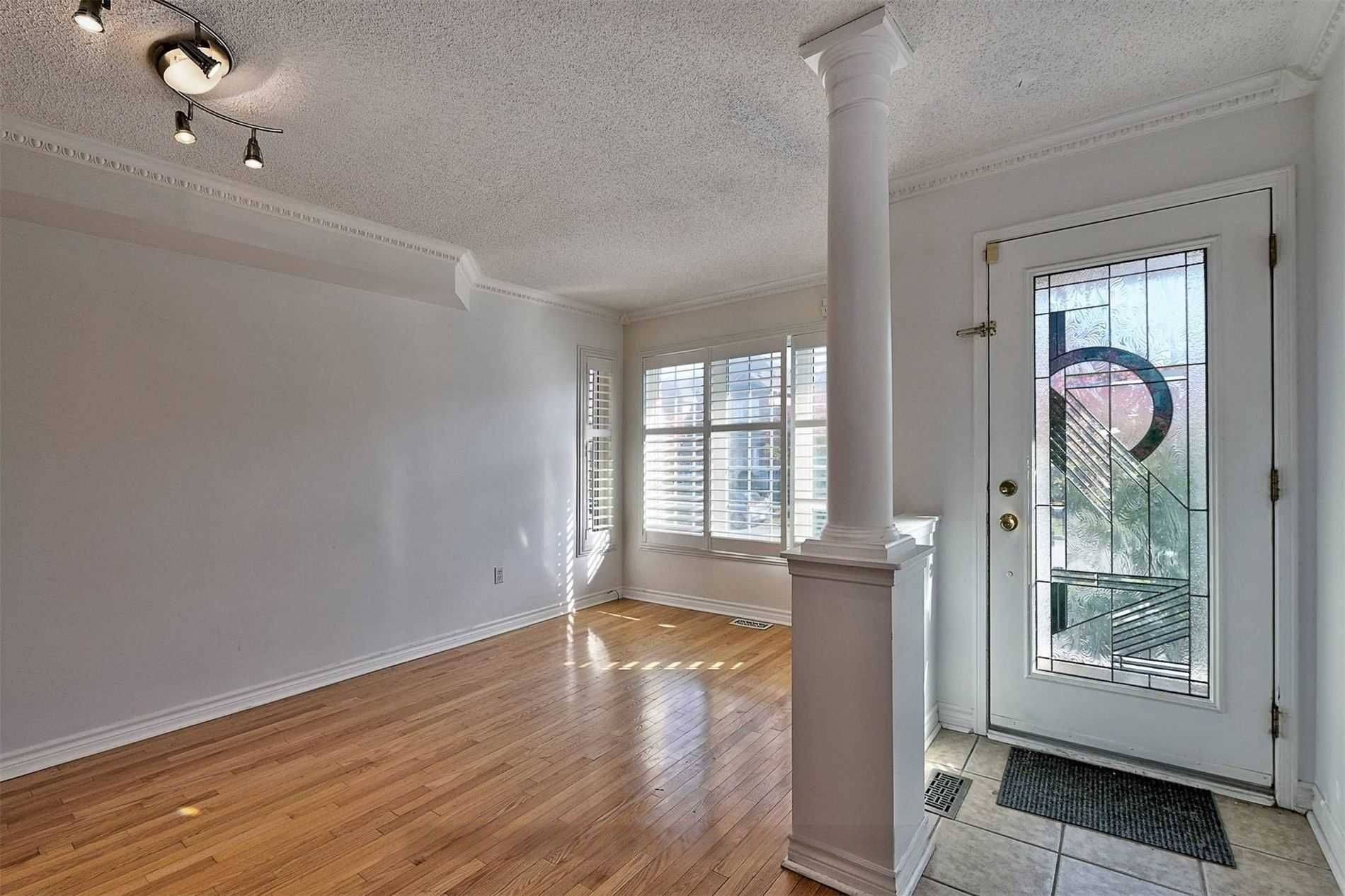 Mississauga, ON L5M 7K7,3496 Covent CRES