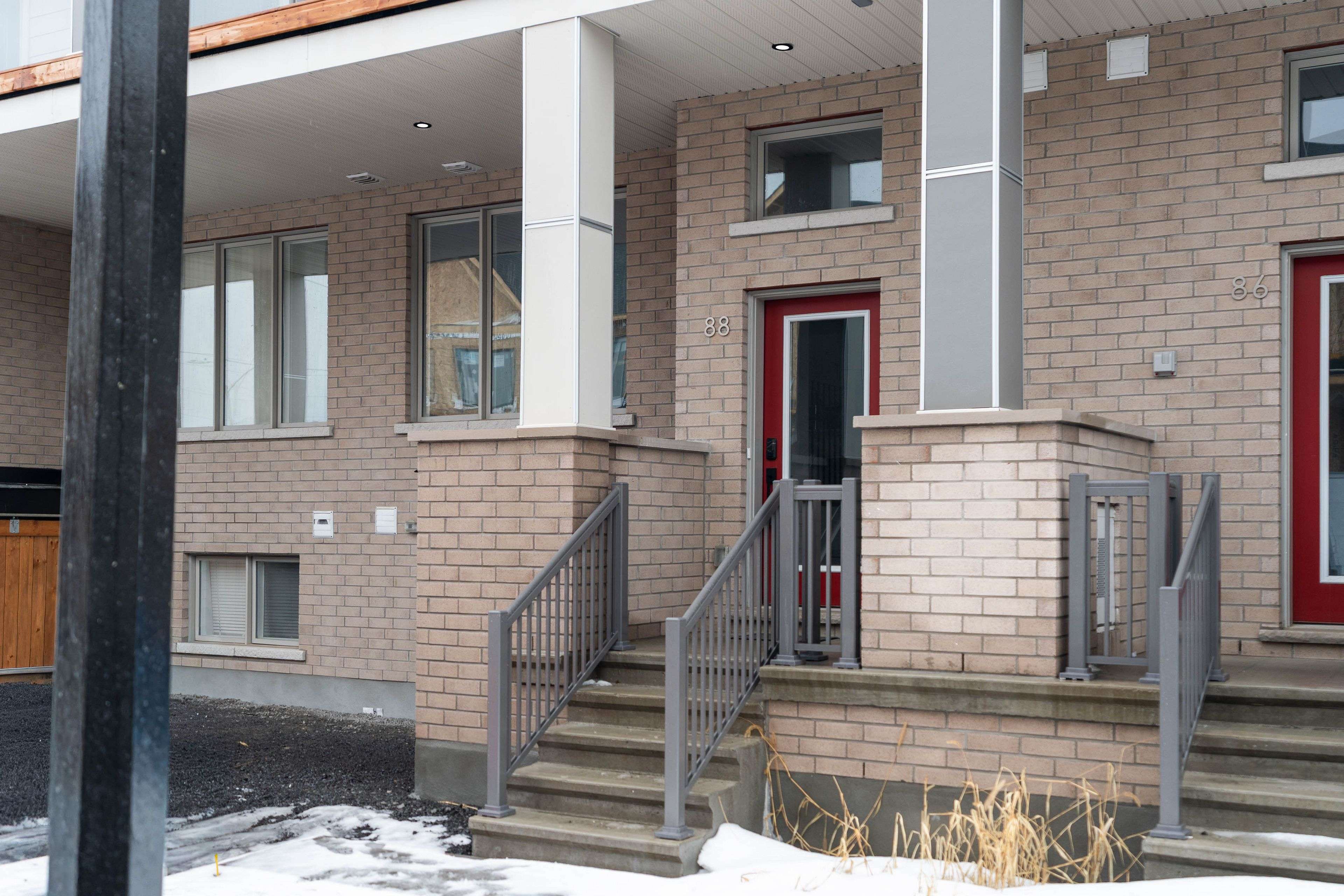 Orleans - Cumberland And Area, ON K4A 5T4,88 Ryan Reynolds WAY