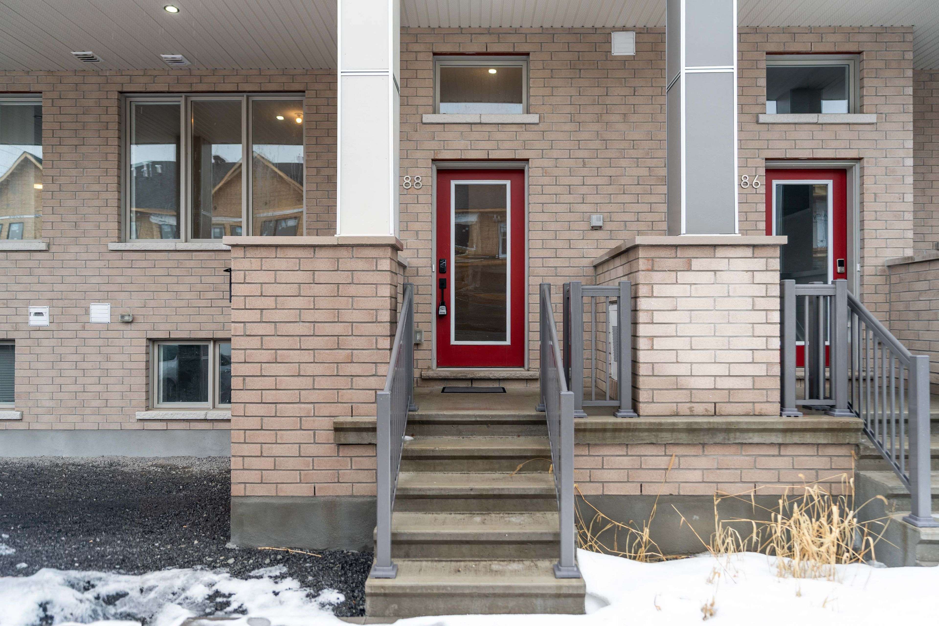 Orleans - Cumberland And Area, ON K4A 5T4,88 Ryan Reynolds WAY