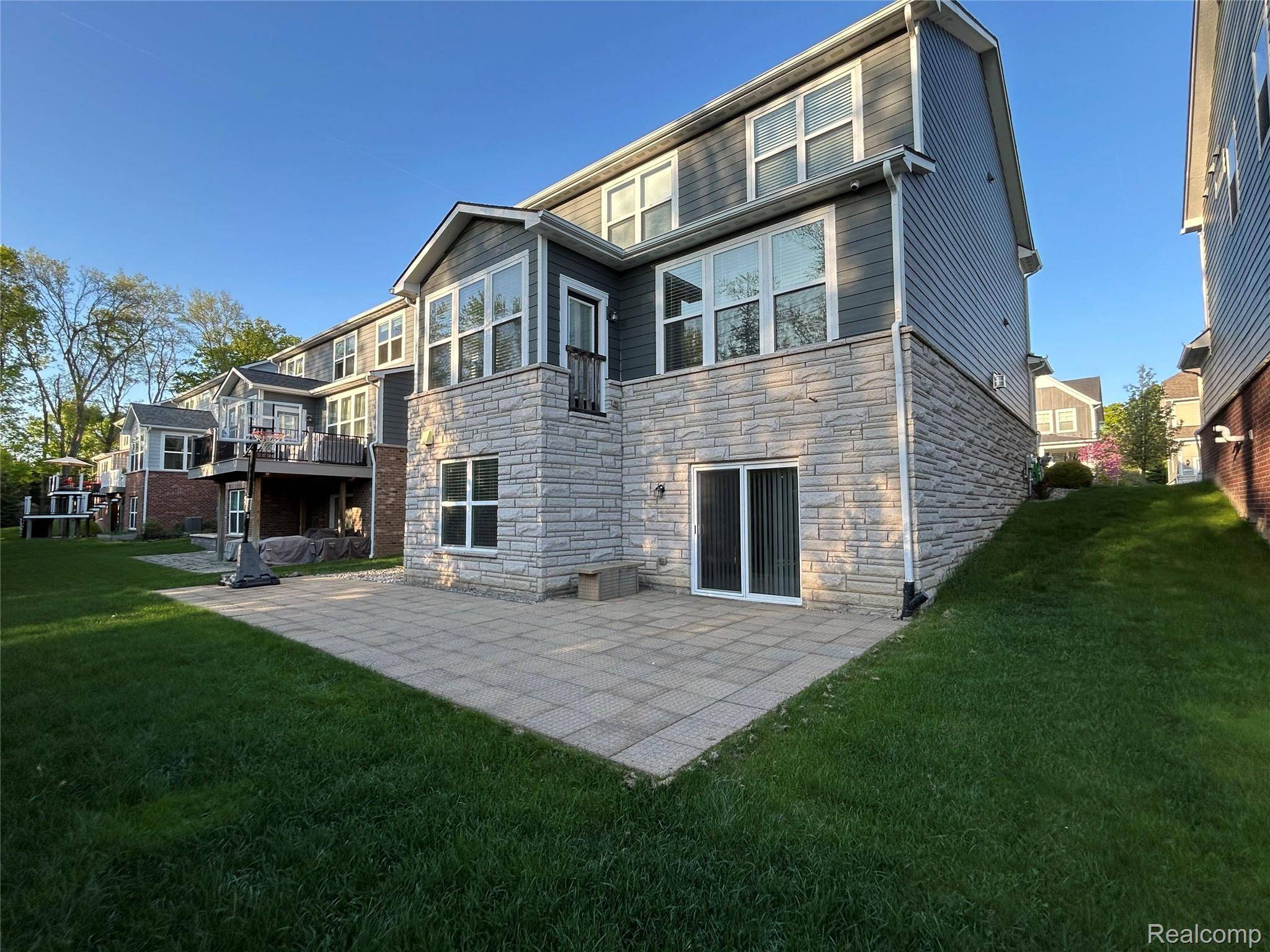 Beverly Hills, MI 48025,31065 Tremont LN