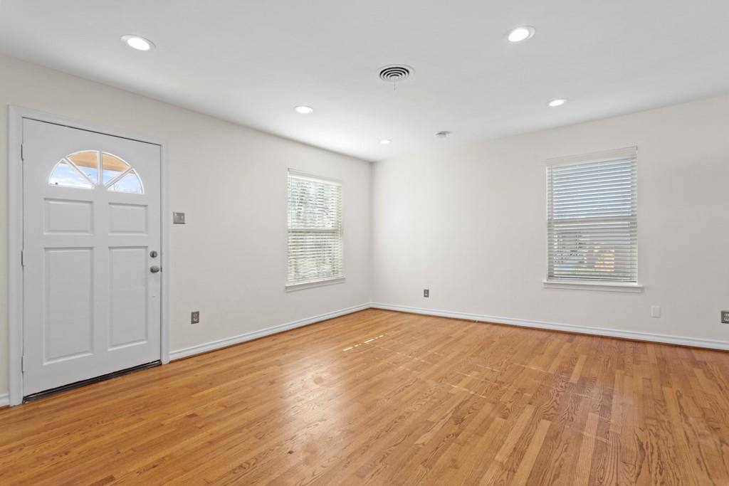 Dallas, TX 75228,10205 Casa View Drive