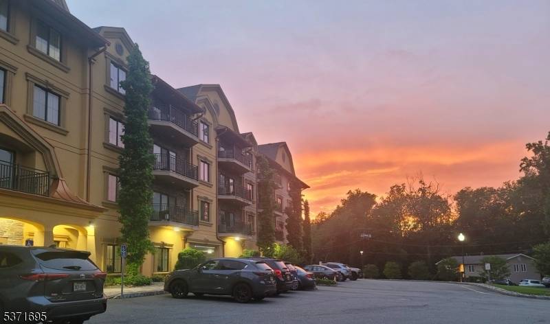 Woodland Park, NJ 07424,10 Lower Notch Rd #8