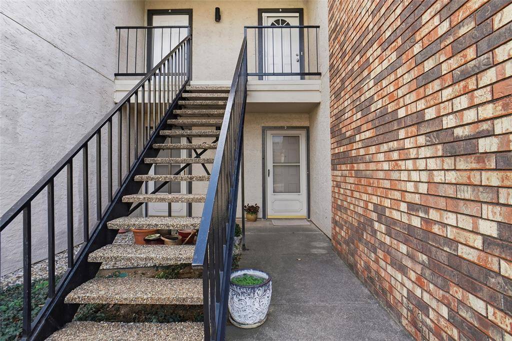 Hurst, TX 76054,827 W Harwood Road #D