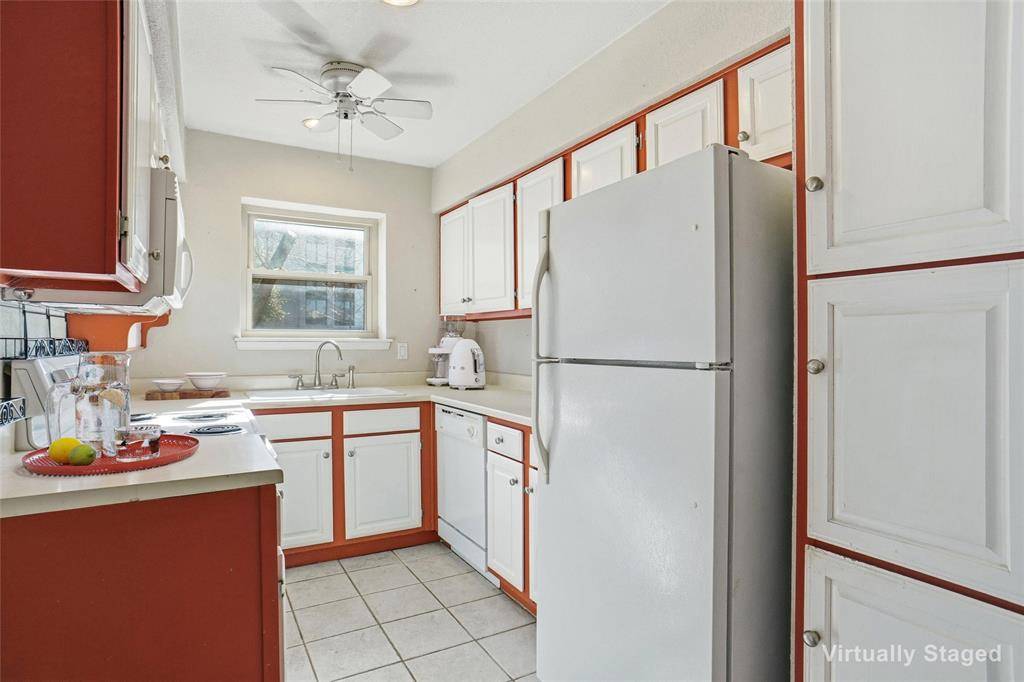 Hurst, TX 76054,827 W Harwood Road #D