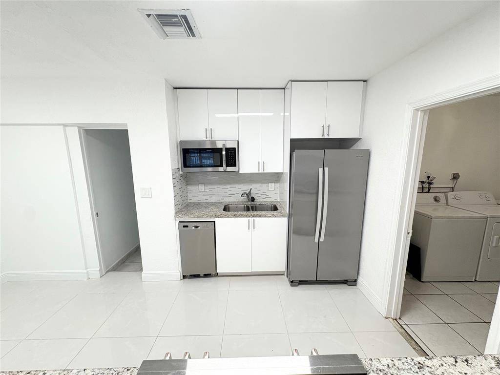 Tamarac, FL 33321,5719 NW 86th Ave