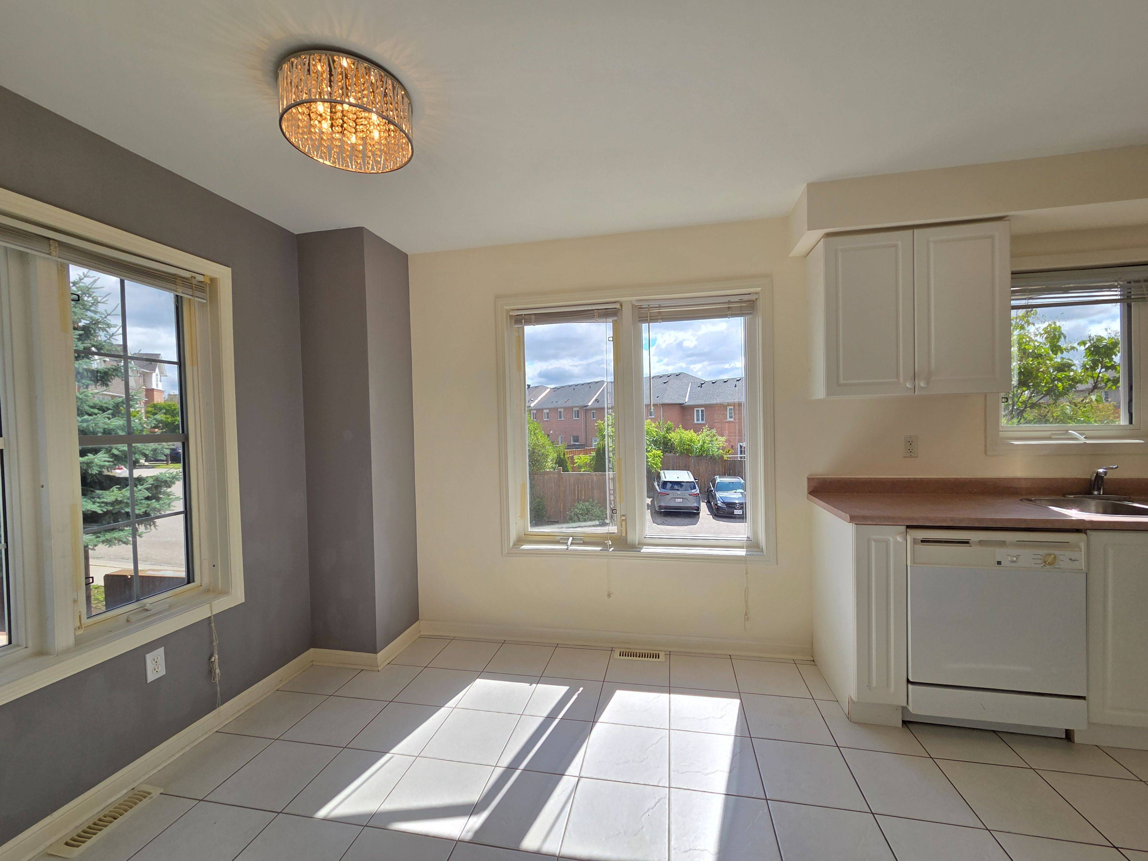 Markham, ON L3R 5Y7,5 Nakina WAY