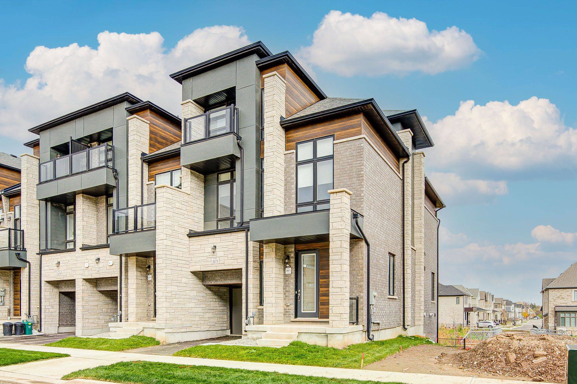 Oakville, ON L6H 7G1,3075 Perkins Way N/A