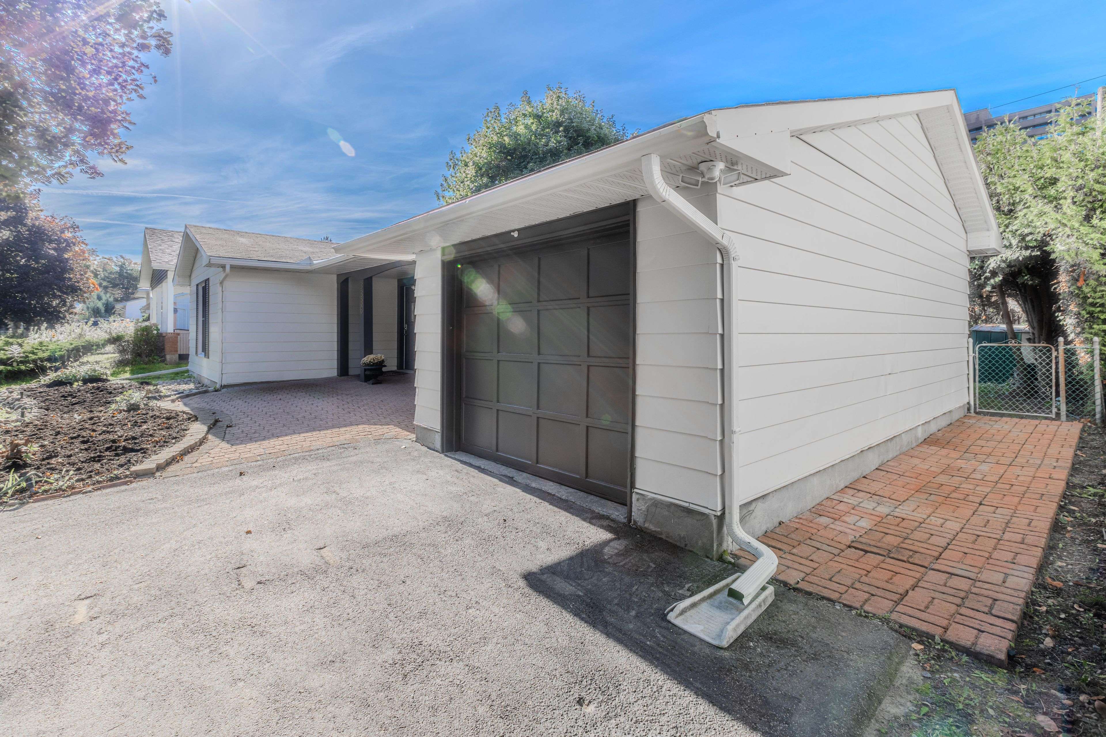 Hunt Club - South Keys And Area, ON K1V 7S8,3336 Kodiak ST #B