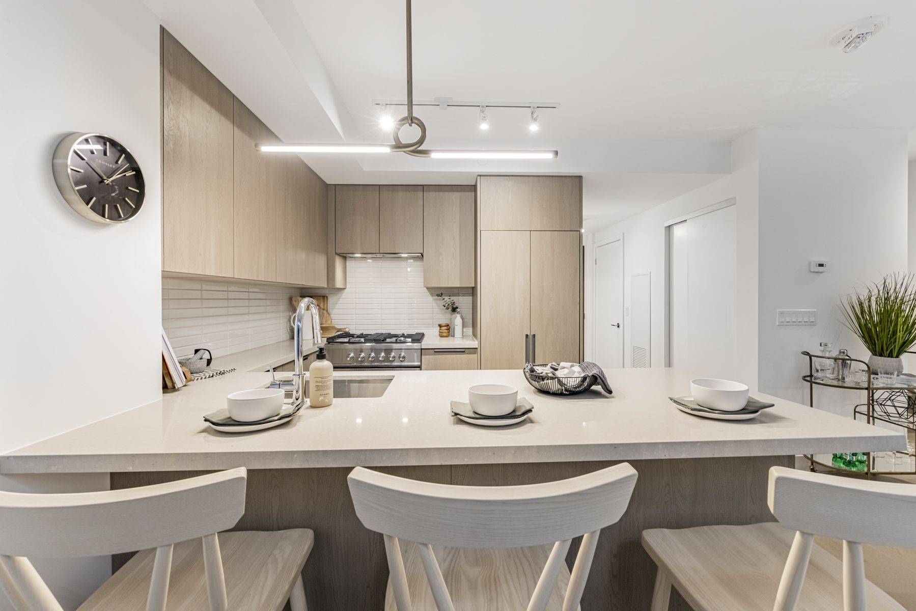 Toronto W08, ON M8X 2S4,160 Kingsway CRES #101