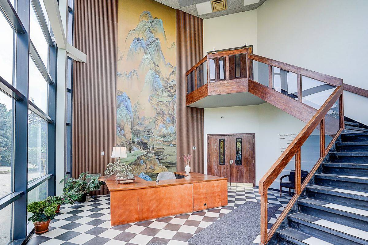 Burlington, ON L7L 5K6,940 Sheldon CT #Main