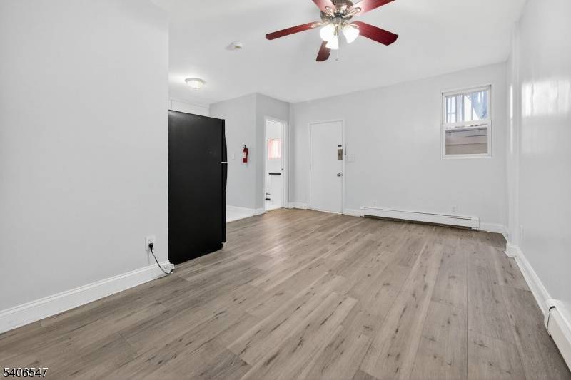 Newark City, NJ 07105,26 Vincent St