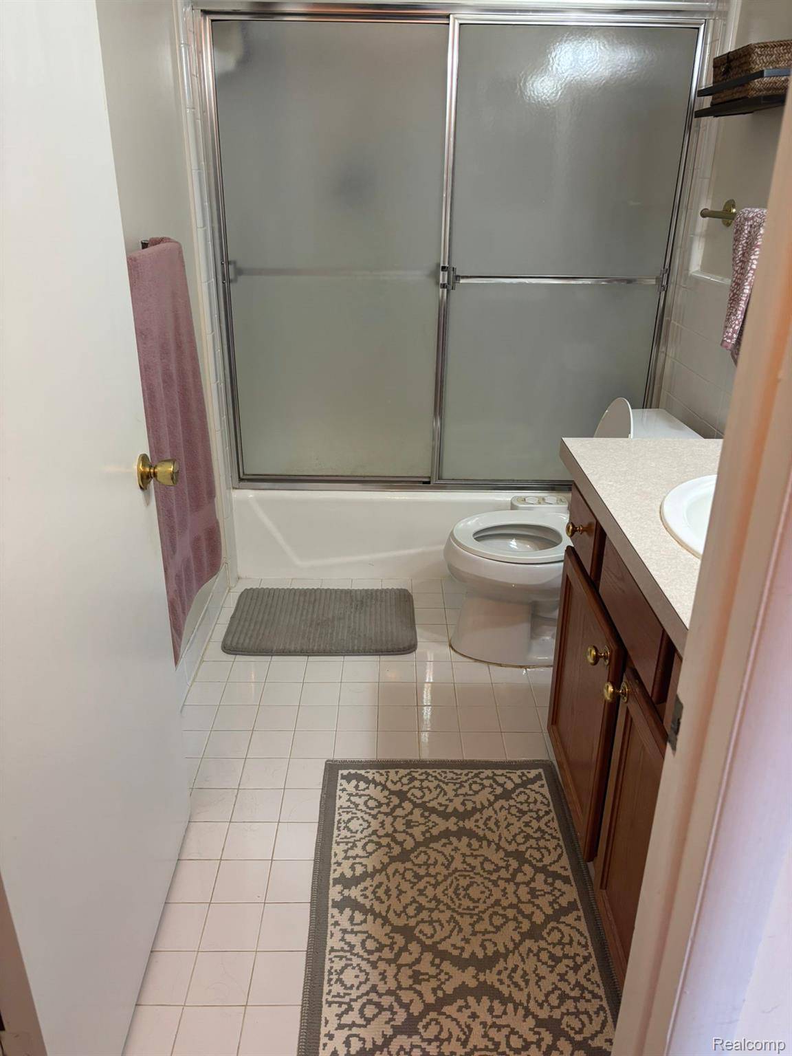 Bloomfield Hills, MI 48304,433 Fox Hills DR S