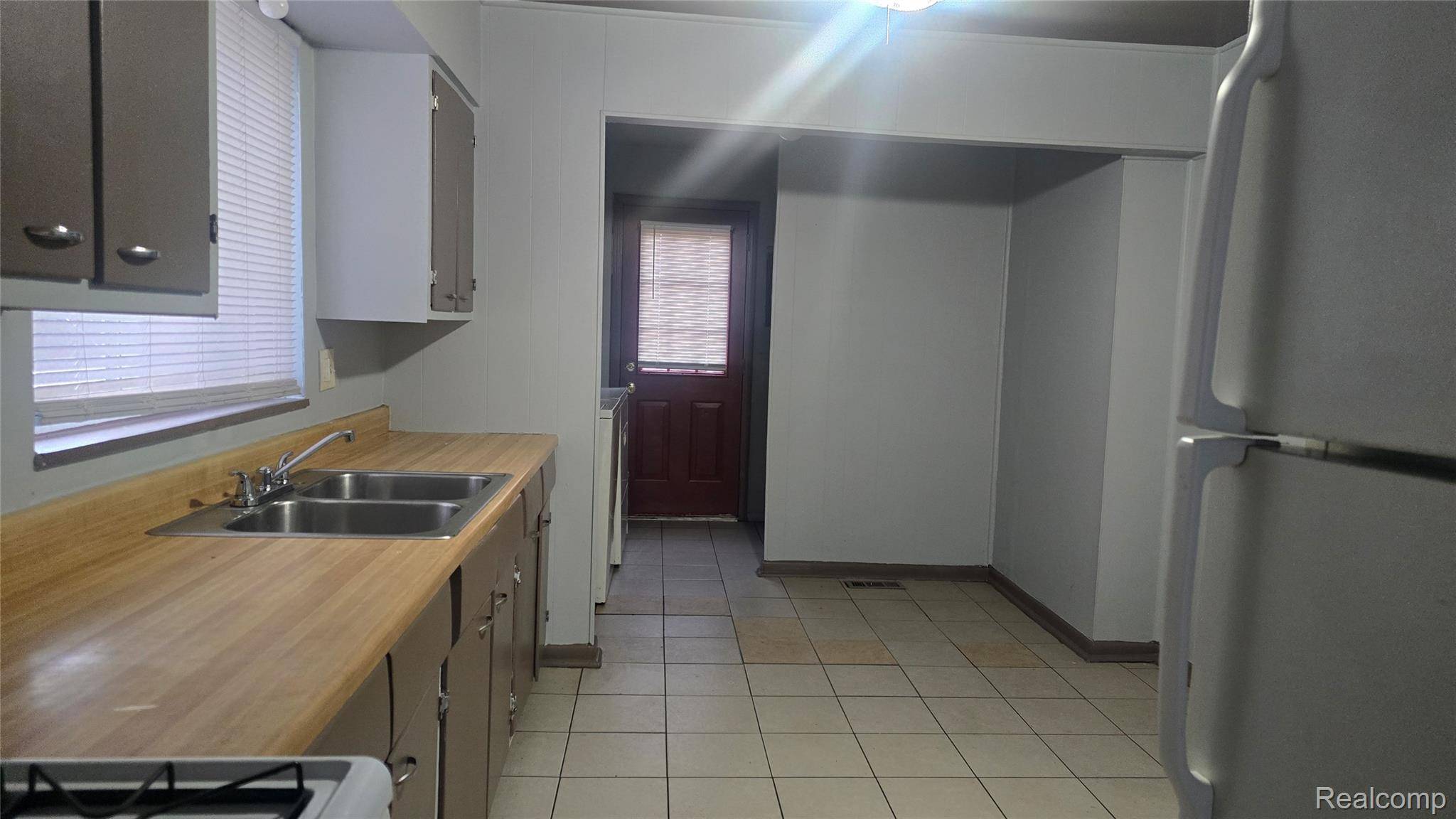 Hazel Park, MI 48030,1040 E Bernhard AVE