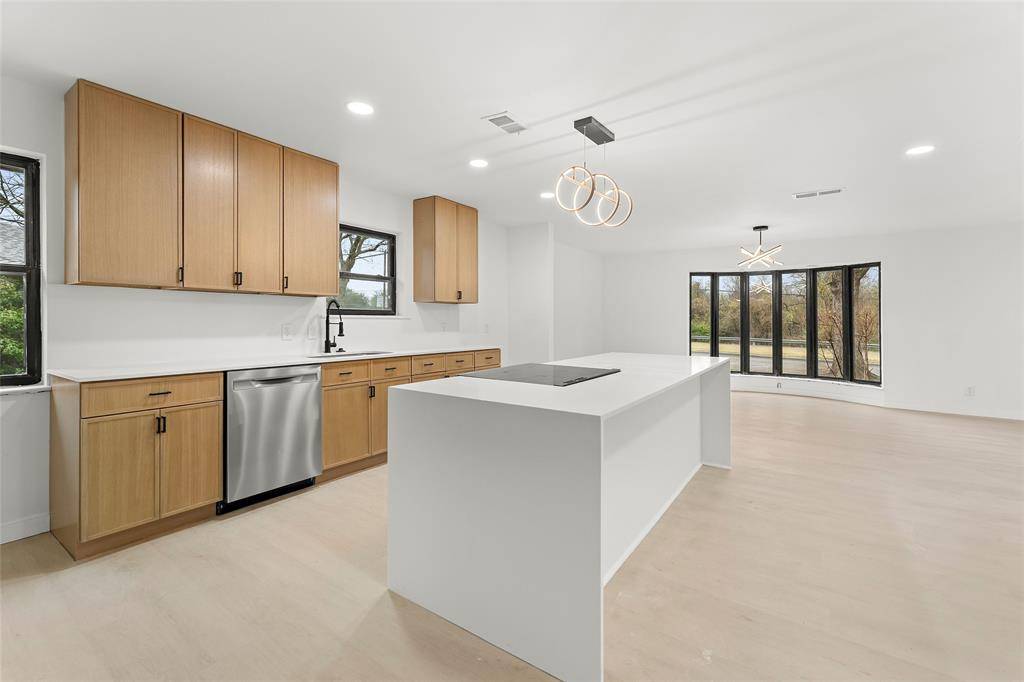 Desoto, TX 75115,328 E Pleasant Run Road