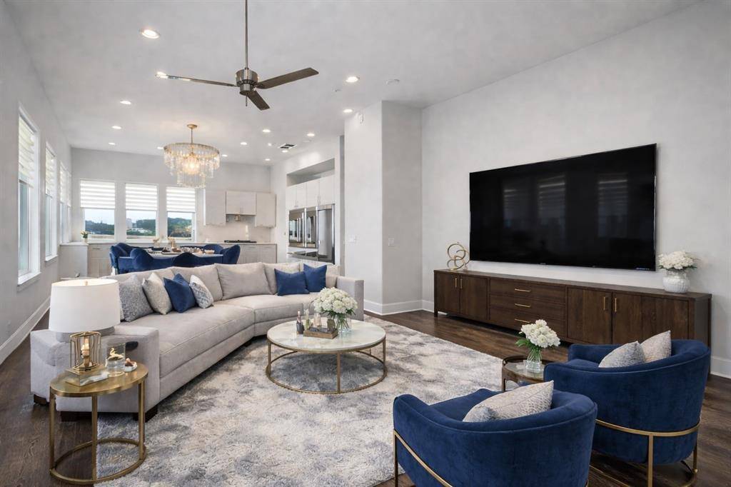 Dallas, TX 75203,381 E Greenbriar Lane #1501