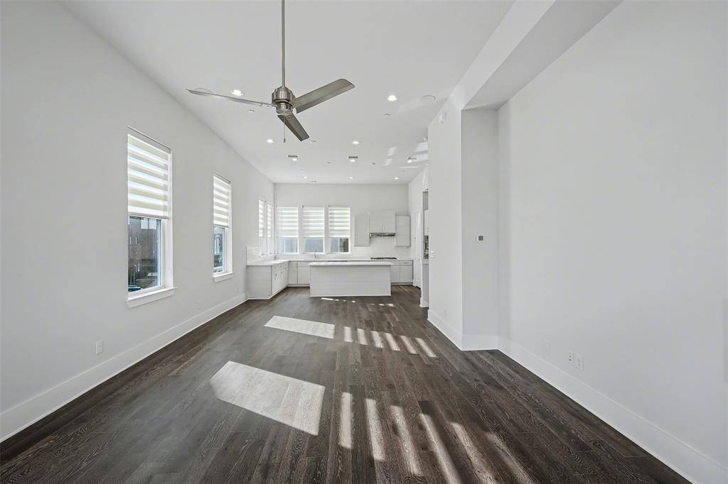 Dallas, TX 75203,381 E Greenbriar Lane #1501