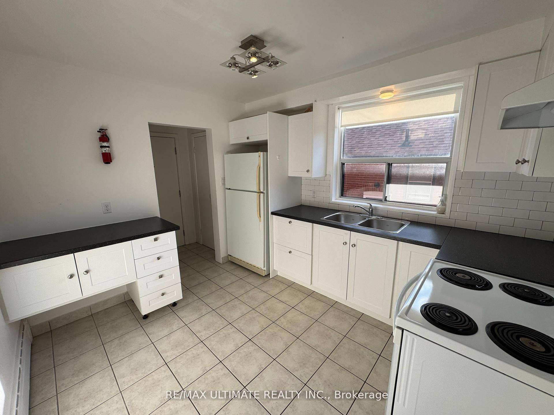 Toronto W04, ON M6B 1K5,468 Ridelle AVE #Main