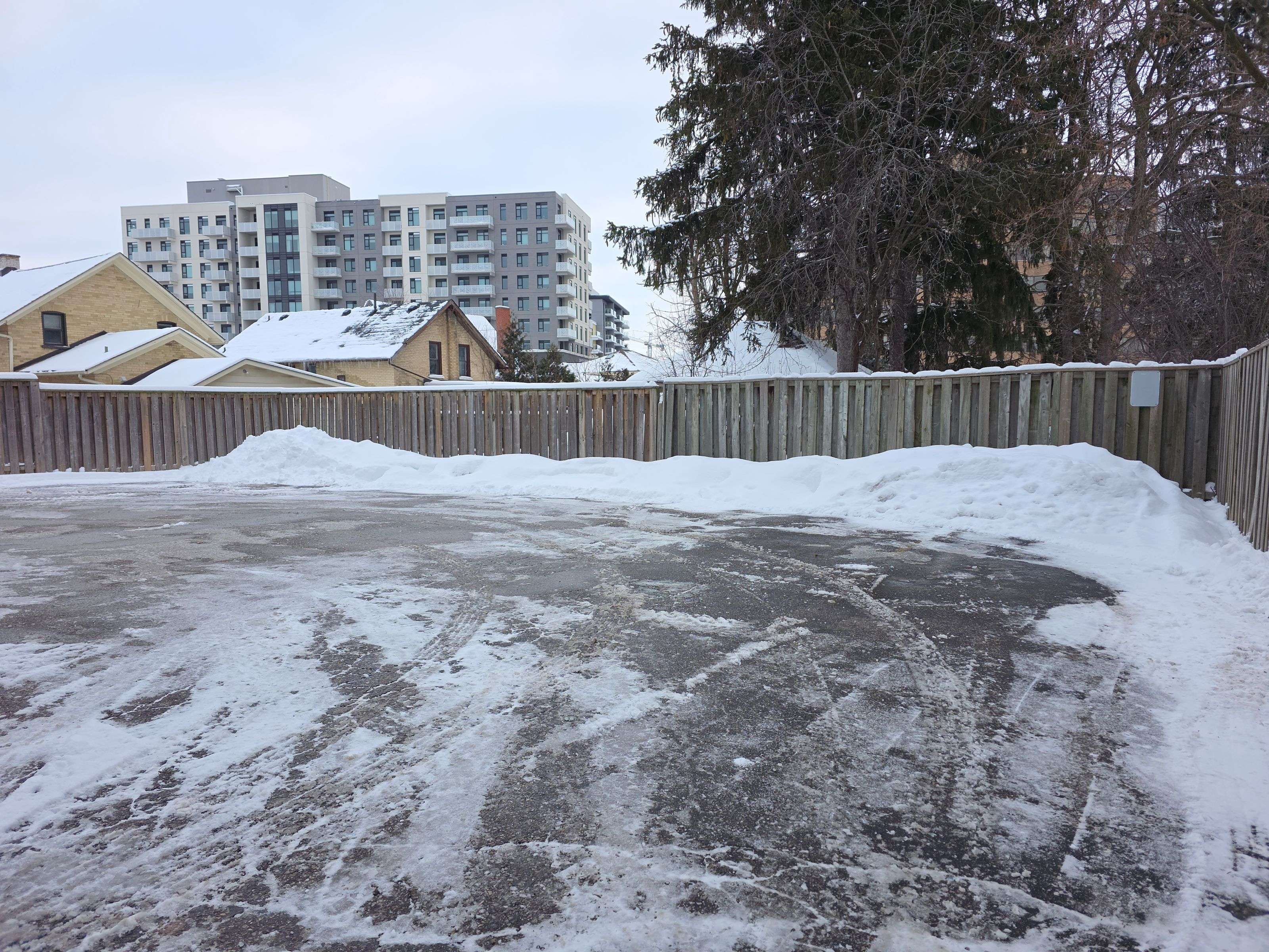 Kitchener, ON N2H 1K6,17 Irvin ST