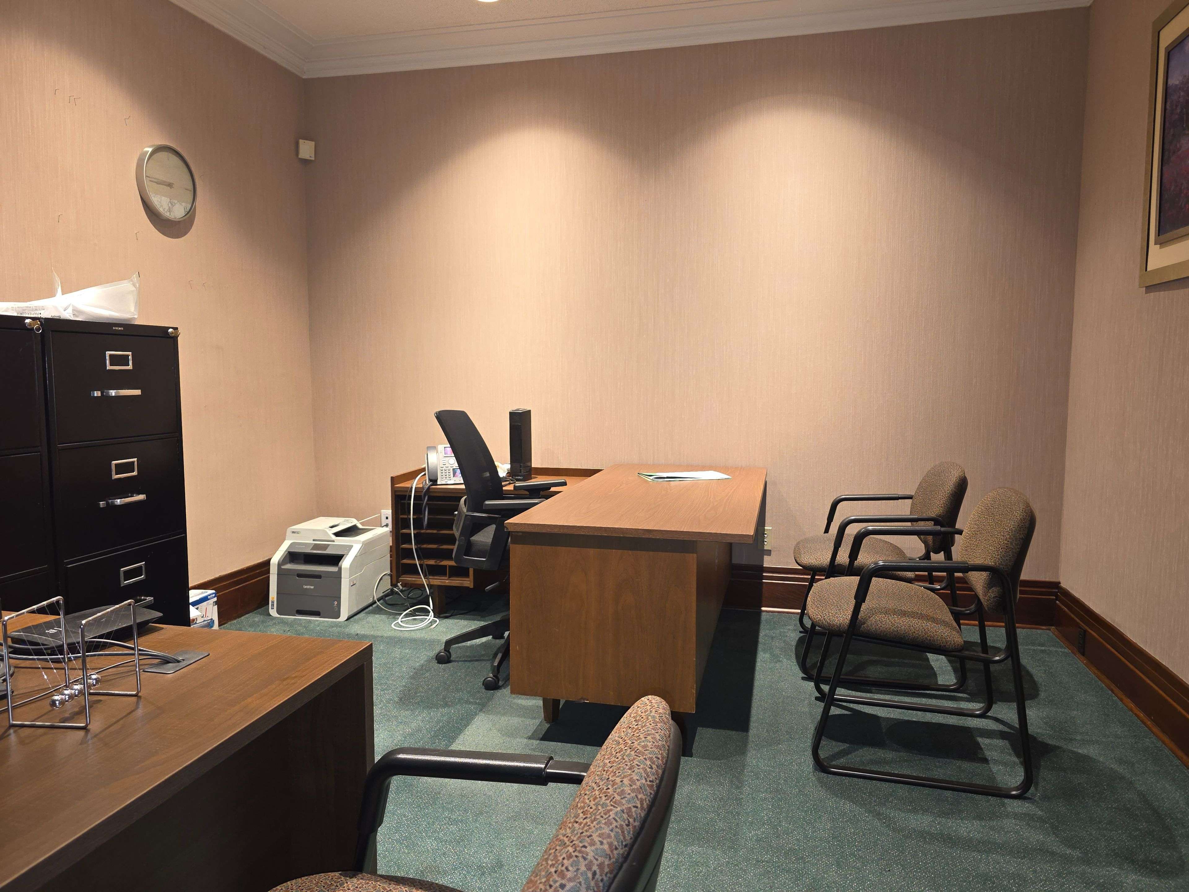 Kitchener, ON N2H 1K6,17 Irvin ST