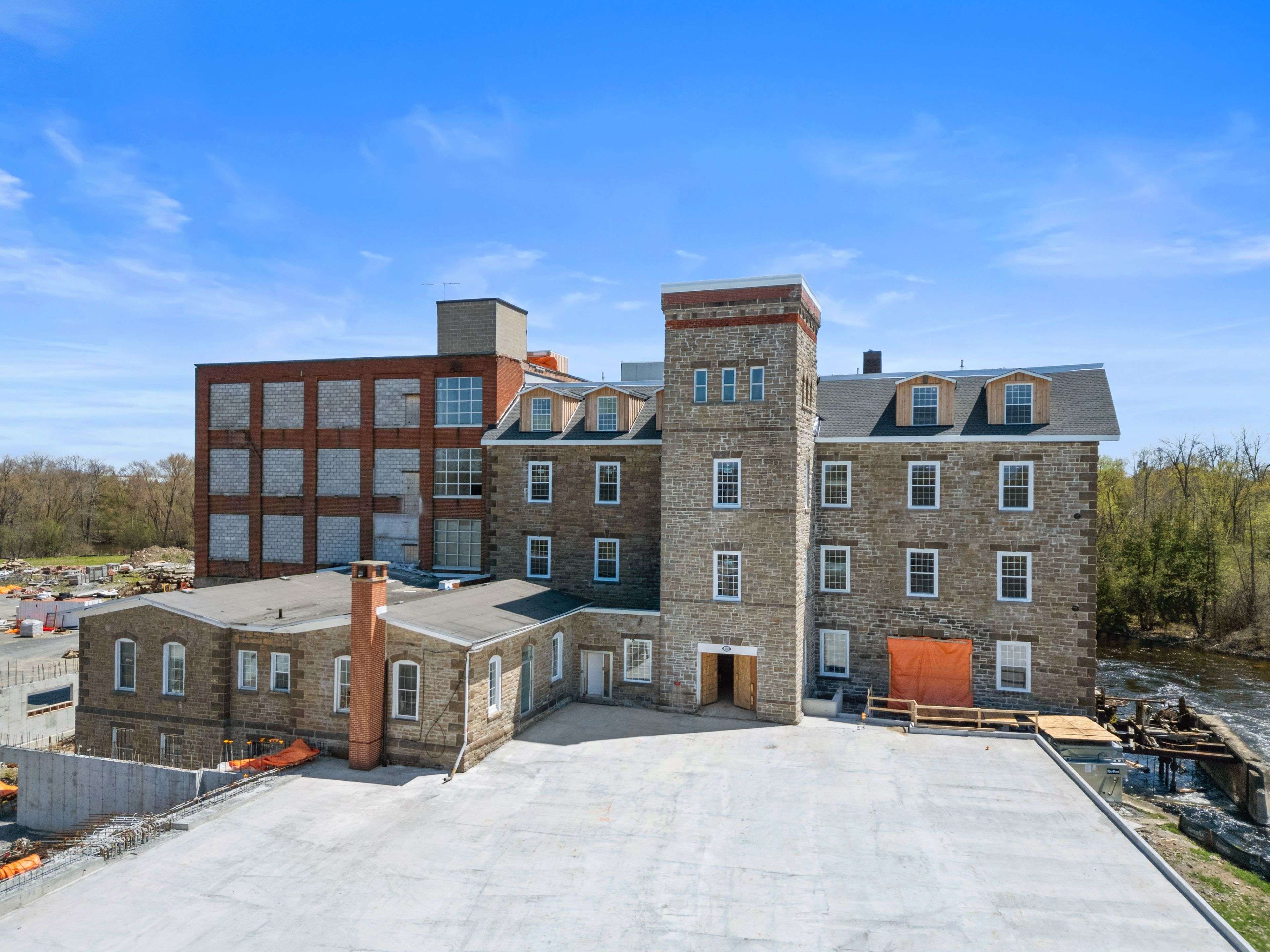 Carleton Place, ON K7C 1T4,150 Mill ST