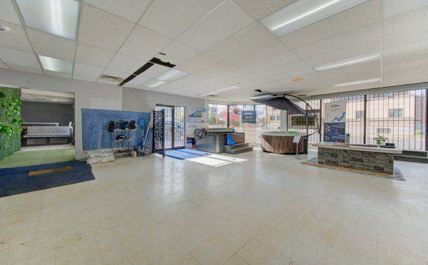 Kitchener, ON N2H 4S9,40 Lancaster ST W