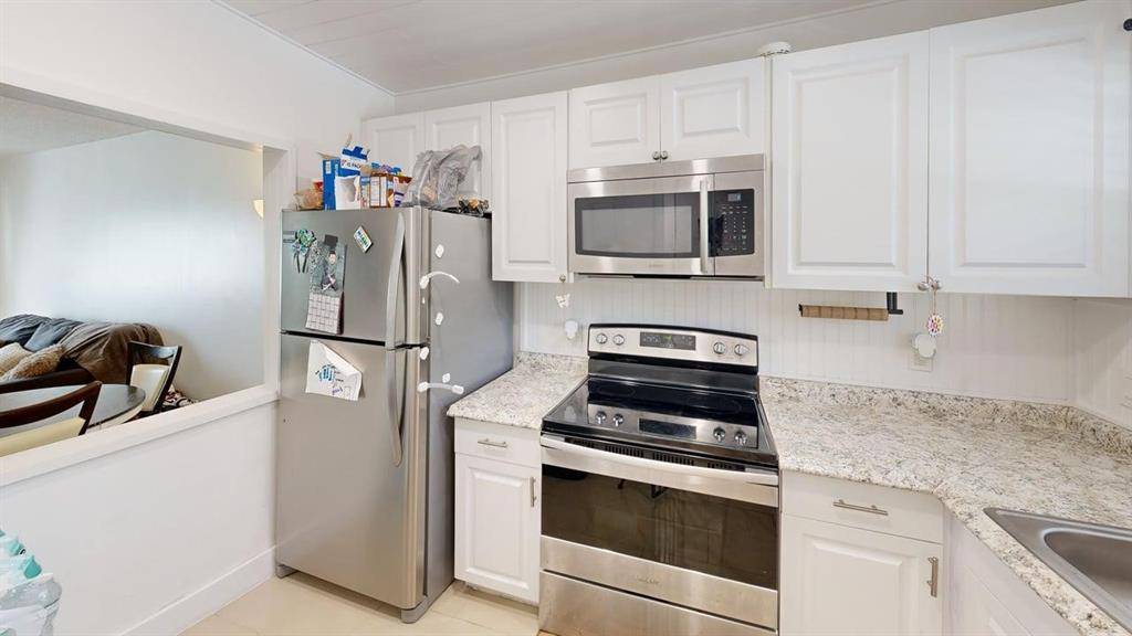 West Palm Beach, FL 33401,1630 Embassy Dr #105