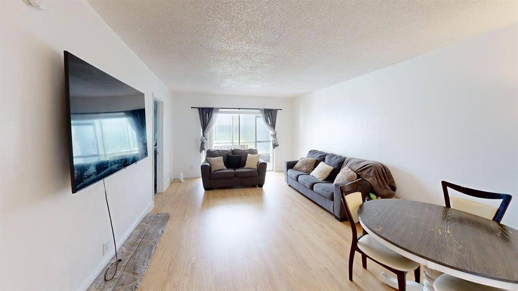 West Palm Beach, FL 33401,1630 Embassy Dr #105