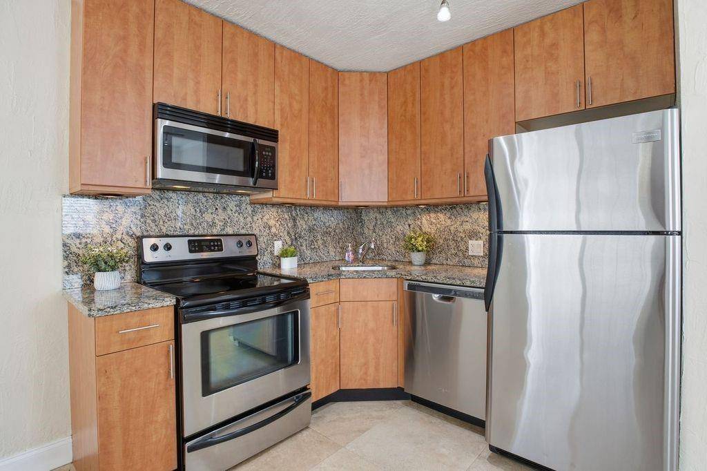 Fort Lauderdale, FL 33308,1892 NE 46th St #B4