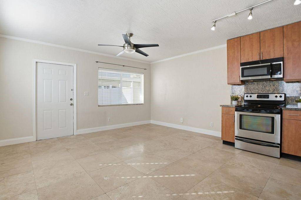 Fort Lauderdale, FL 33308,1892 NE 46th St #B4