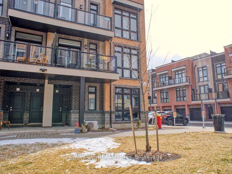 Richmond Hill, ON L4E 1J4,8 Sayers LN #16